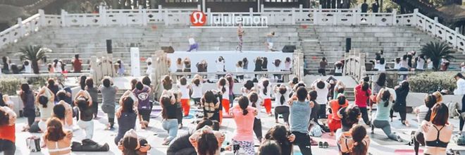 起底“高端洋牌”Lululemon：瑜伽裤都来收割中产BOB半岛中国官方网站阶级(图6)