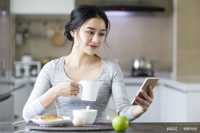 婚姻中出现“白天夫妻晚上BOB半岛中国官方网站兄弟”原因有两点(图3)