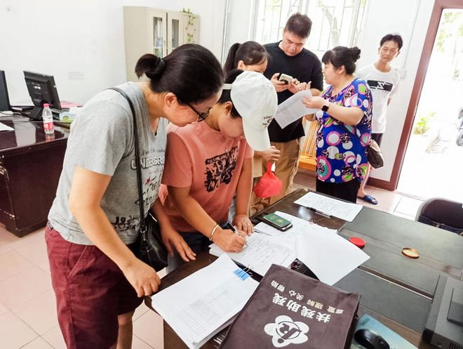 【开局起步dou精彩】穿山街道残联为辖区残疾人免费发BOB半岛中国官方网站放辅助(图1)