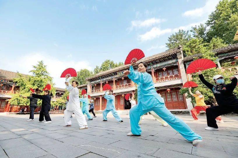 推窗见景 出门健身！“一刻钟健身圈”让您在运动中释BOB半岛放(图3)